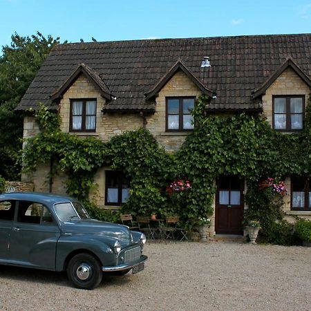 Fosse Farmhouse Holiday Cottages Chippenham  Exterior photo
