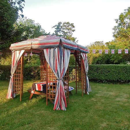 Fosse Farmhouse Holiday Cottages Chippenham  Exterior photo
