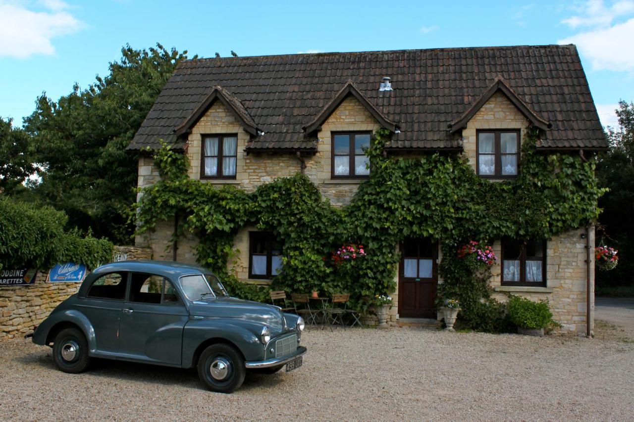 Fosse Farmhouse Holiday Cottages Chippenham  Exterior photo