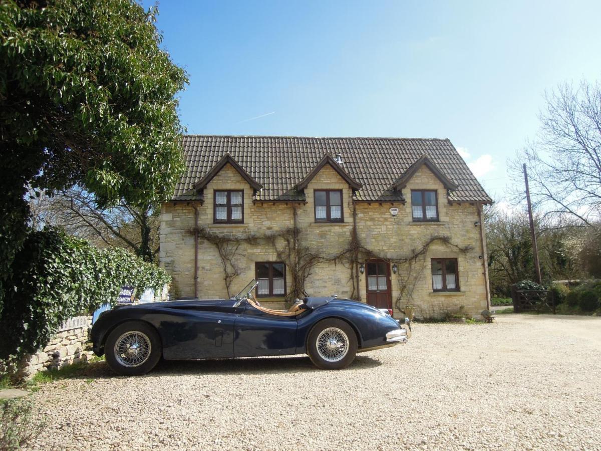 Fosse Farmhouse Holiday Cottages Chippenham  Exterior photo