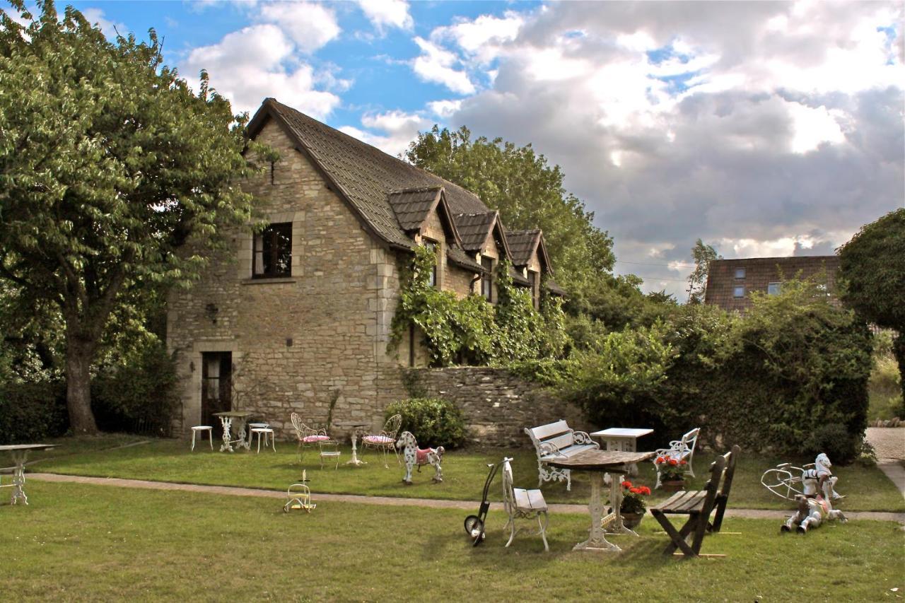 Fosse Farmhouse Holiday Cottages Chippenham  Exterior photo