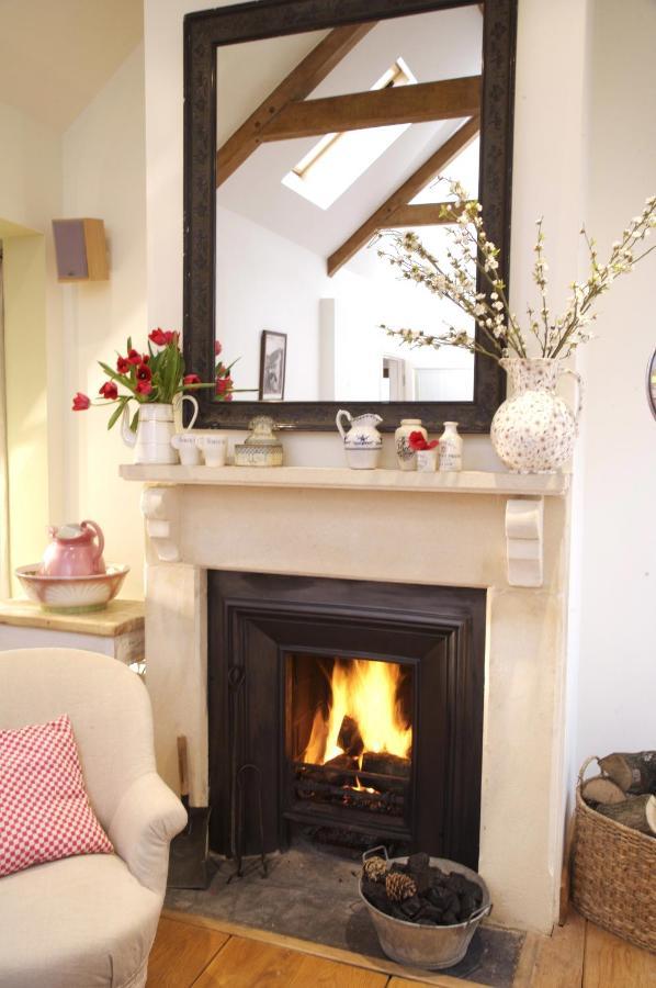 Fosse Farmhouse Holiday Cottages Chippenham  Exterior photo