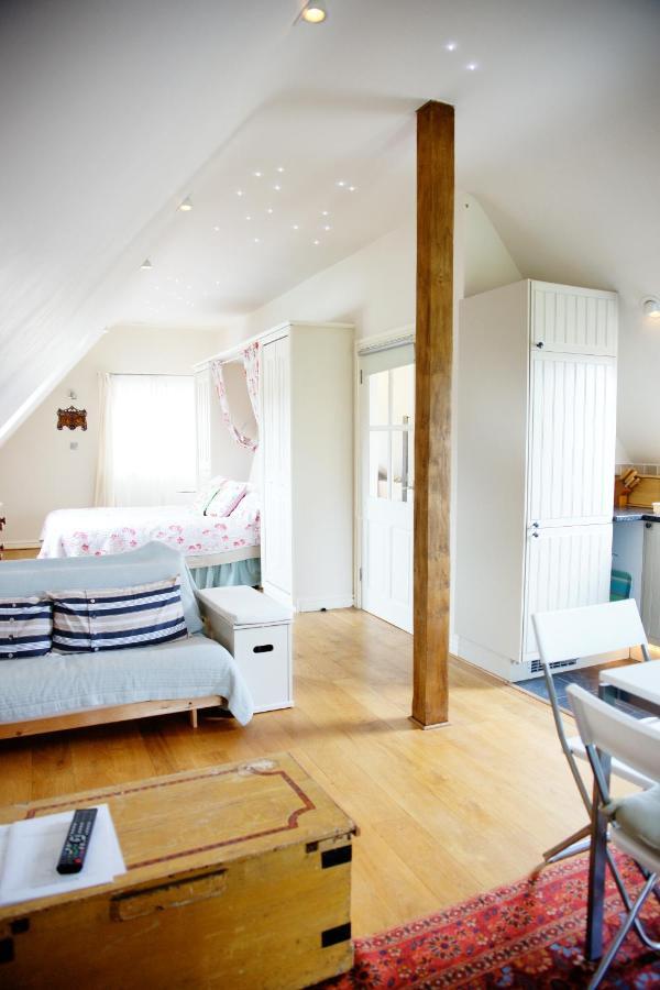 Fosse Farmhouse Holiday Cottages Chippenham  Exterior photo