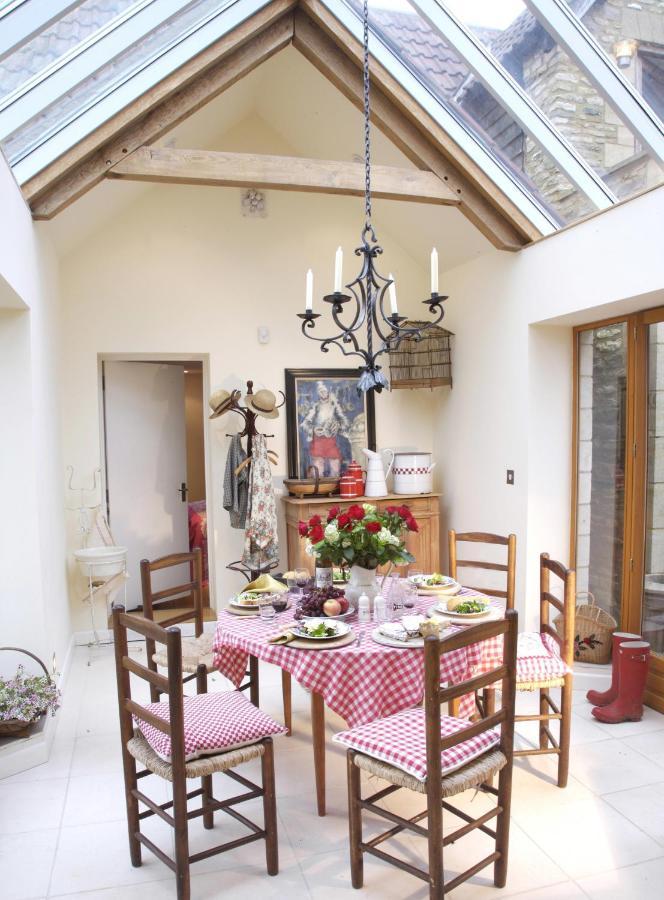 Fosse Farmhouse Holiday Cottages Chippenham  Exterior photo