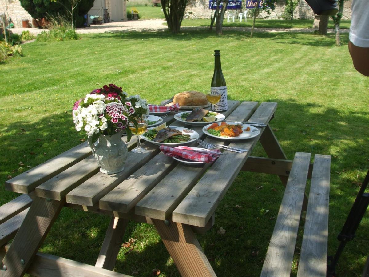 Fosse Farmhouse Holiday Cottages Chippenham  Exterior photo